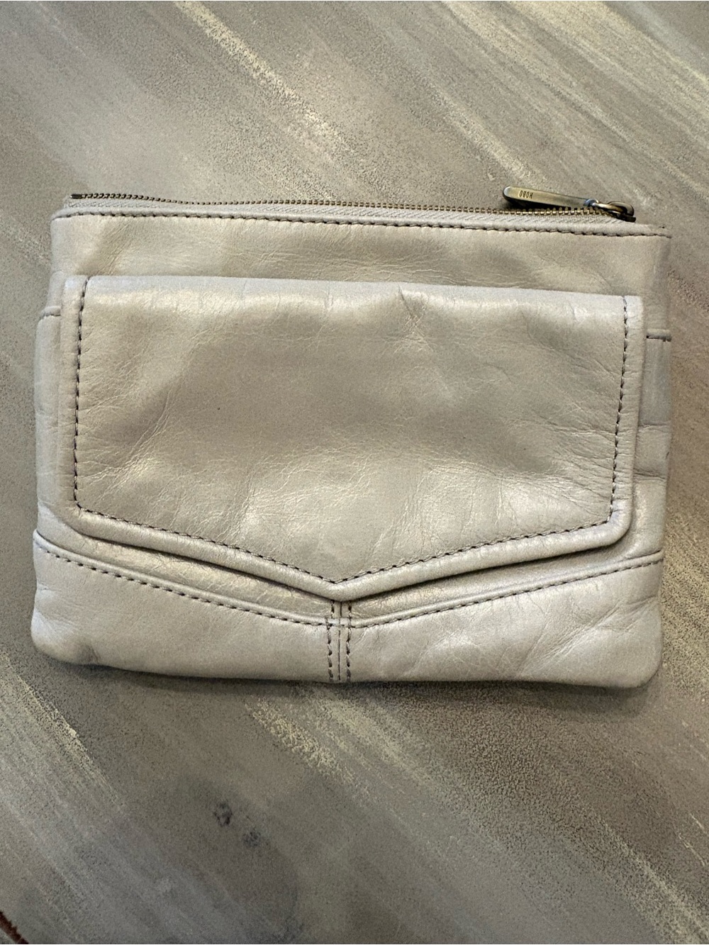 Hobo Women's Leather Zip Wristlet in Light Grey/Beige